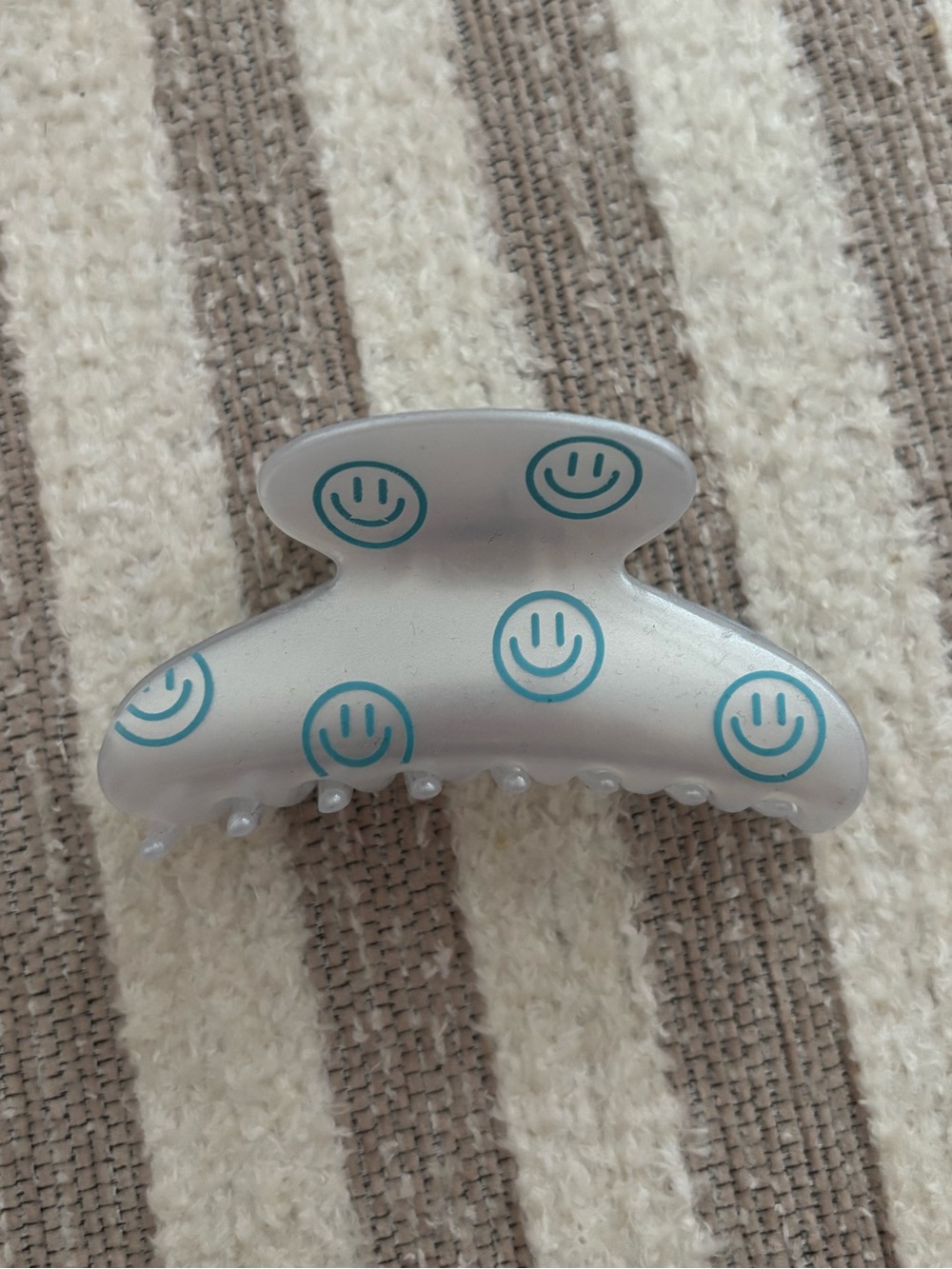 FREE W PURCHASE Silver Smile Print Hair Claw Clip